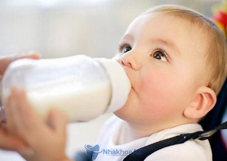 Sữa mẹ là nguồn dưỡng chất chứa canxi dồi dào