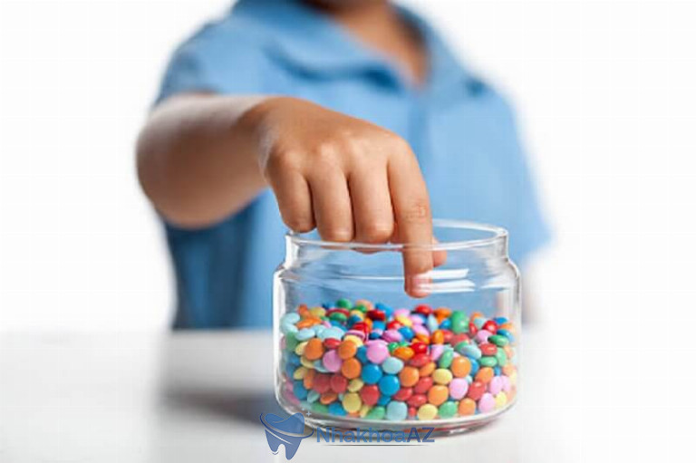 Các thực phẩm có nhiều đường và tinh bột sẽ tích tụ ở kẽ răng