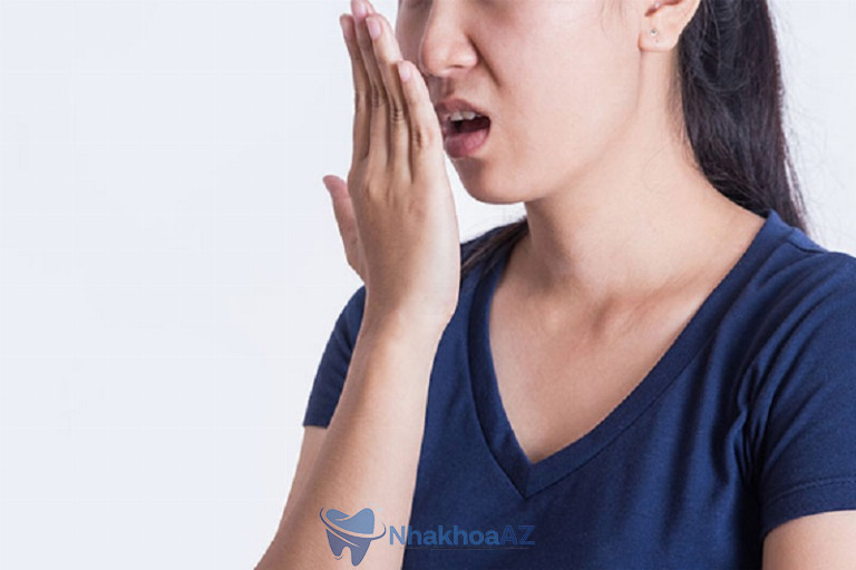 Hôi miệng từ cổ họng do nhiều nguyên nhân khác nhau gây ra