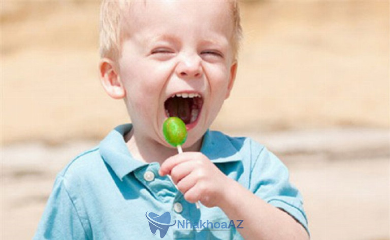 Các mẹ tuyệt đối không được cho bé ăn quá nhiều đồ ngọt