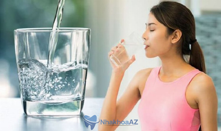 Uống nhiều nước mỗi ngày giúp lành vết thương nhanh hơn